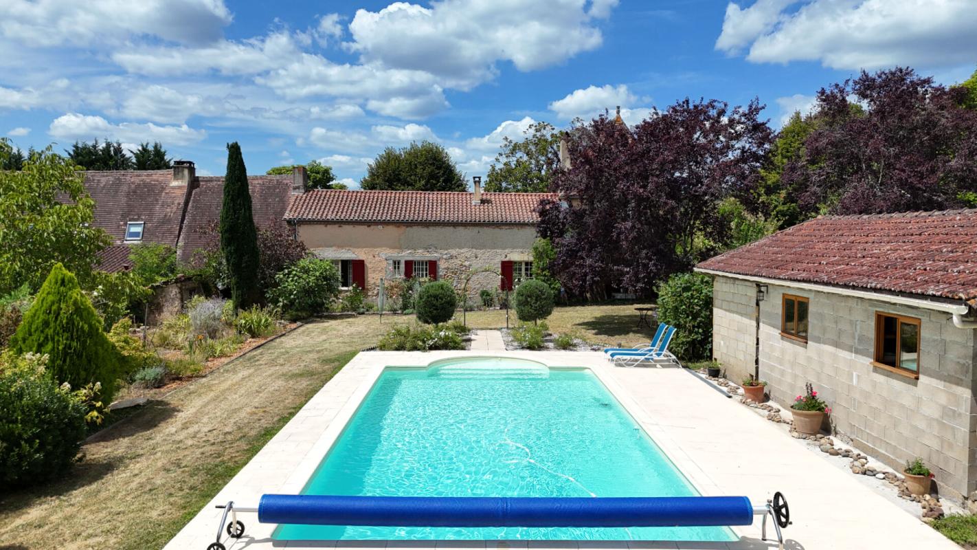 COUX-ET-BIGAROQUE Maison lumineuse avec 4 chambres et piscine 17