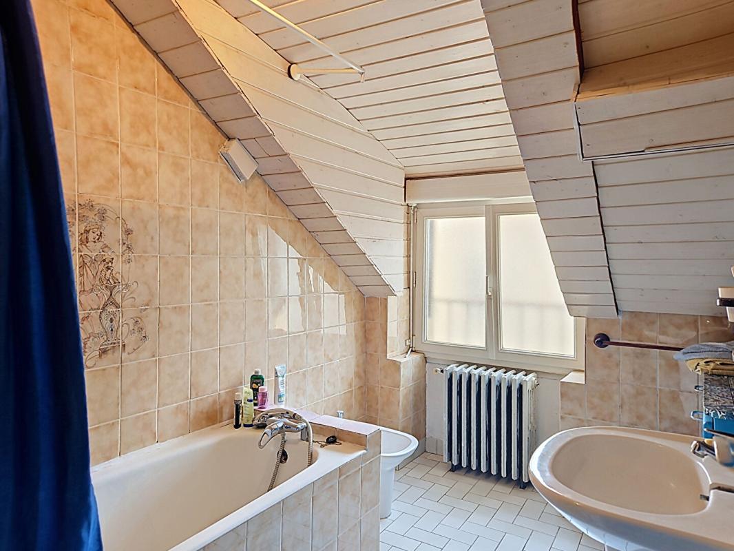 ALENCON Chambre et salle d'eau au RDC 13