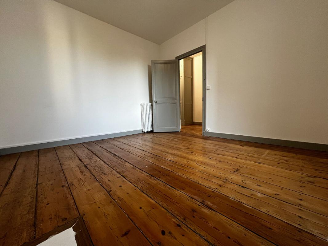 ANGOULEME Maison de ville 135 m² 9 pièces à Angoulême 11