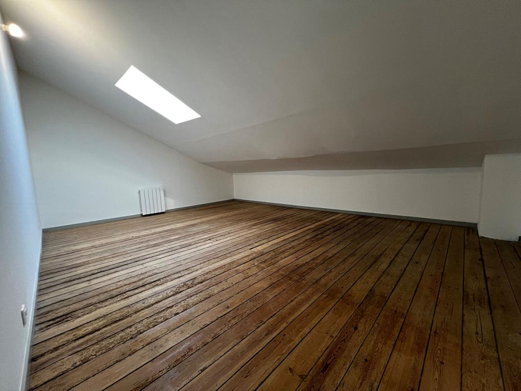 ANGOULEME Maison de ville 135 m² 9 pièces à Angoulême 15