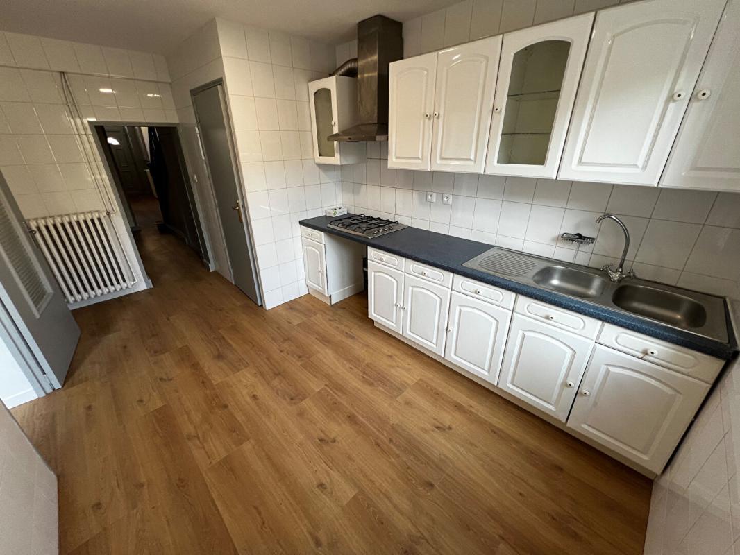 ANGOULEME Maison de ville 135 m² 9 pièces à Angoulême 16