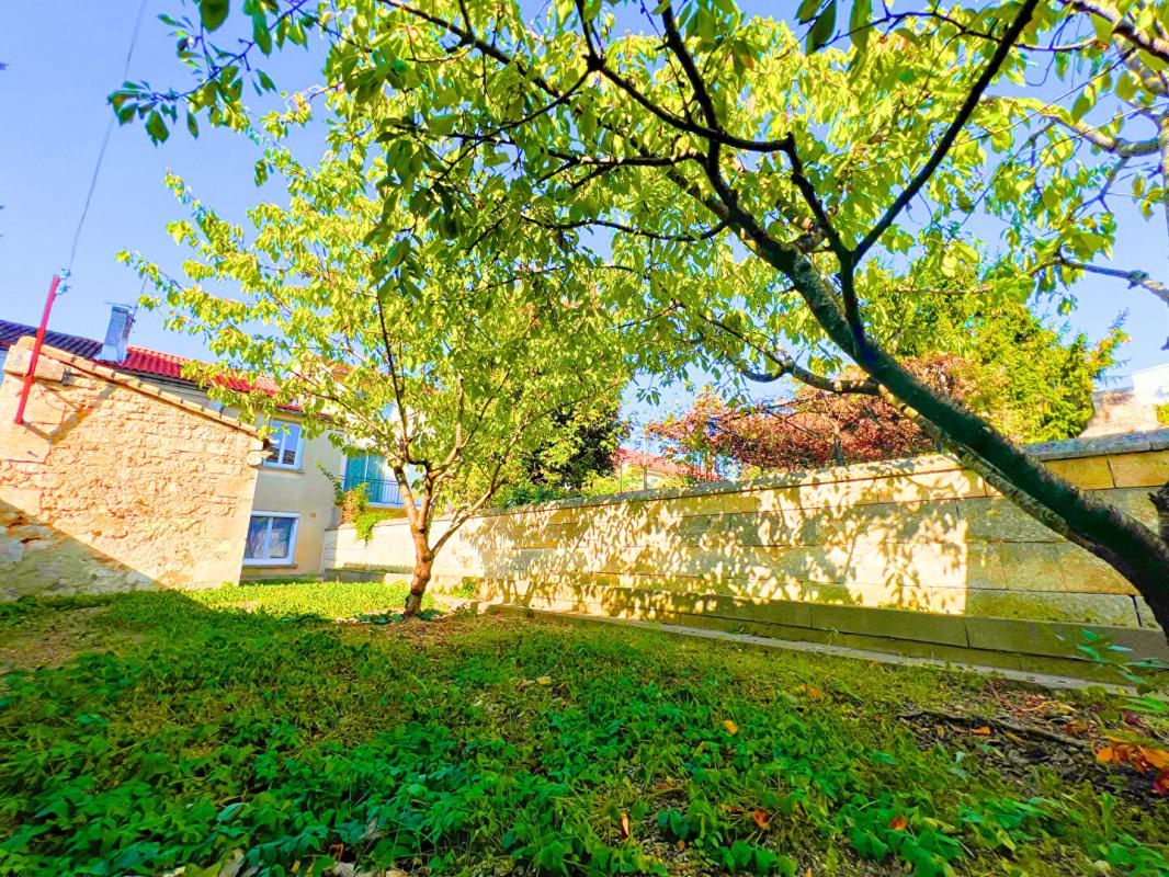 ANGOULEME Maison de ville 135 m² 9 pièces à Angoulême 2