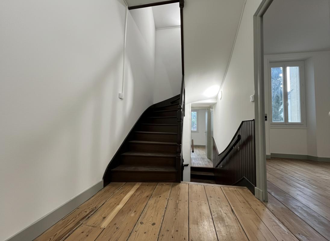ANGOULEME Maison de ville 135 m² 9 pièces à Angoulême 9