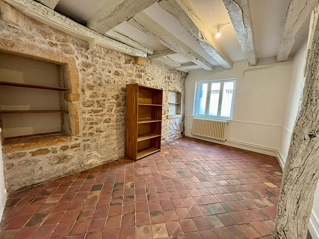 NEVERS Appartement Nevers 3 pièce(s) 95 m2 - 2 chambres - Rez-de-chaussée - dépendance - pas de travaux 1