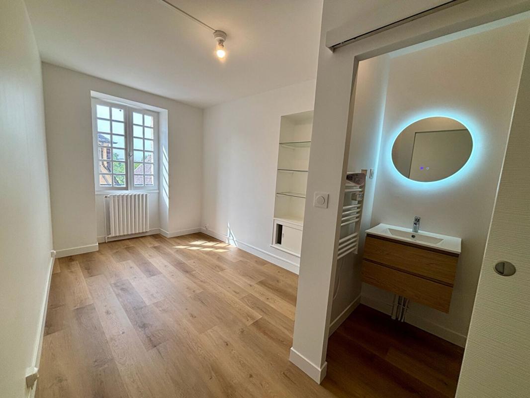 NEVERS Appartement Nevers 3 pièce(s) 95 m2 - 2 chambres - Rez-de-chaussée - dépendance - pas de travaux 5