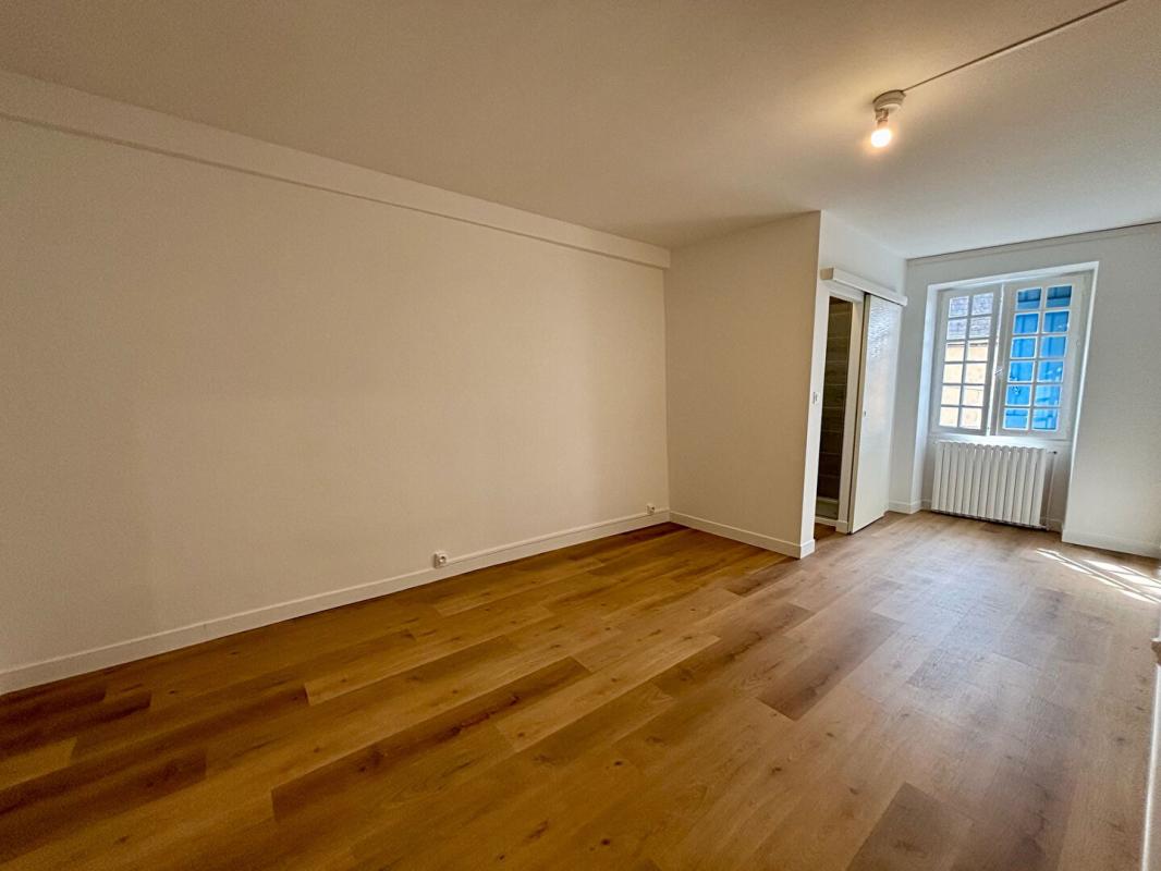 NEVERS Appartement Nevers 3 pièce(s) 95 m2 - 2 chambres - Rez-de-chaussée - dépendance - pas de travaux 7