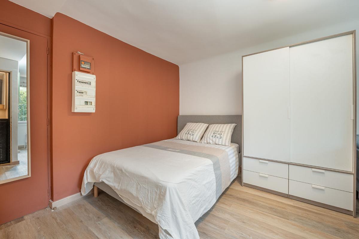 MARSEILLE-1ER-ARRONDISSEMENT STUDIO + TERRASSE BD LIBERATION 13001 8