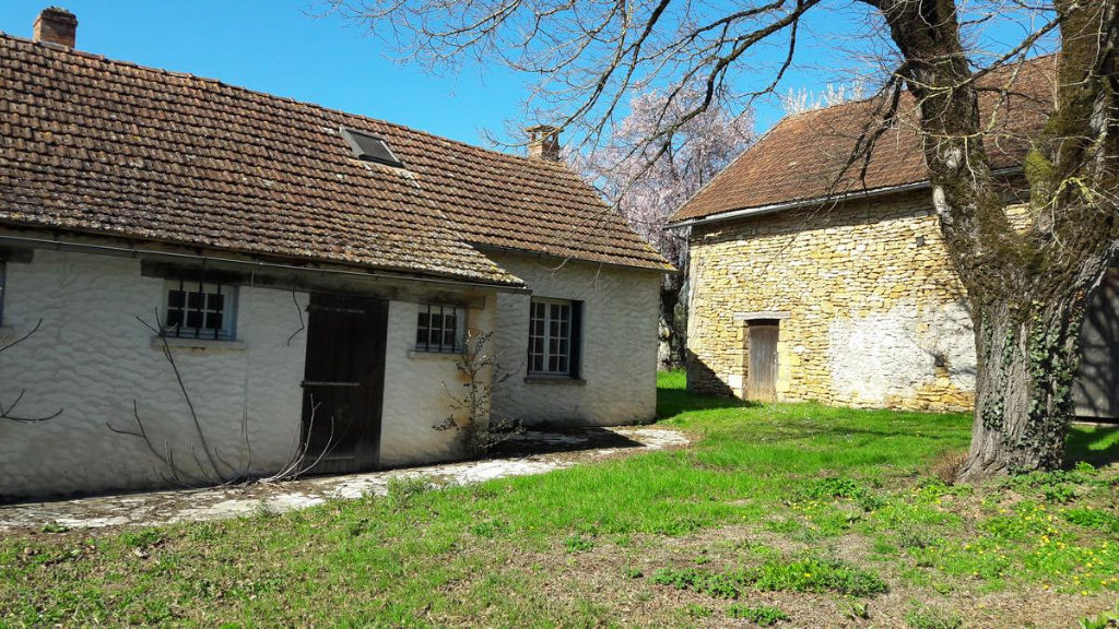 AUBAS corps de ferme Aubas 5 pièce(s) 95 m2 18