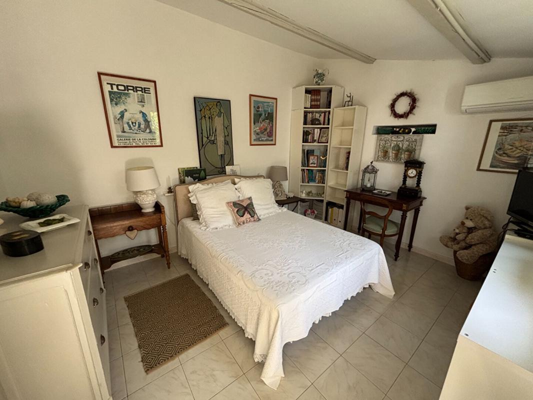 UZES À Uzès, une maison au charme singulier dans un écrin de nature 7