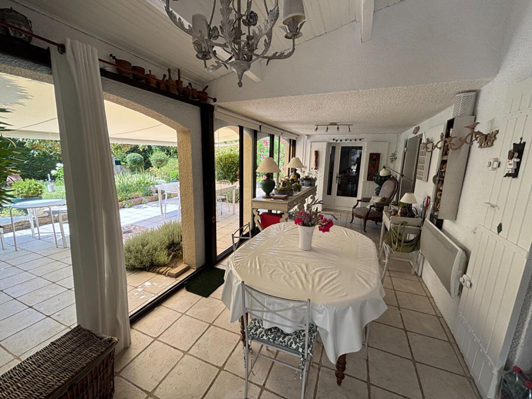 UZES À Uzès, une maison au charme singulier dans un écrin de nature 9