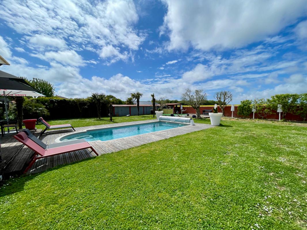 BOURGNEUF Maison plain-pied 4 ch - 201 m² / Piscine / Bourgneuf / La Rochelle 1