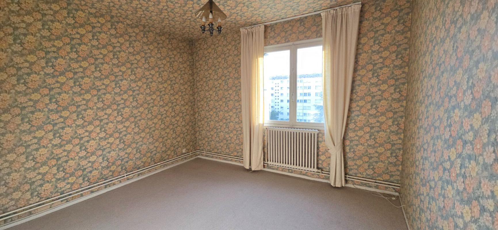 PERIGUEUX Appartement type 6, à rénover, situé au 4ème étage d'une copropriété avec cave et ascenseur 10