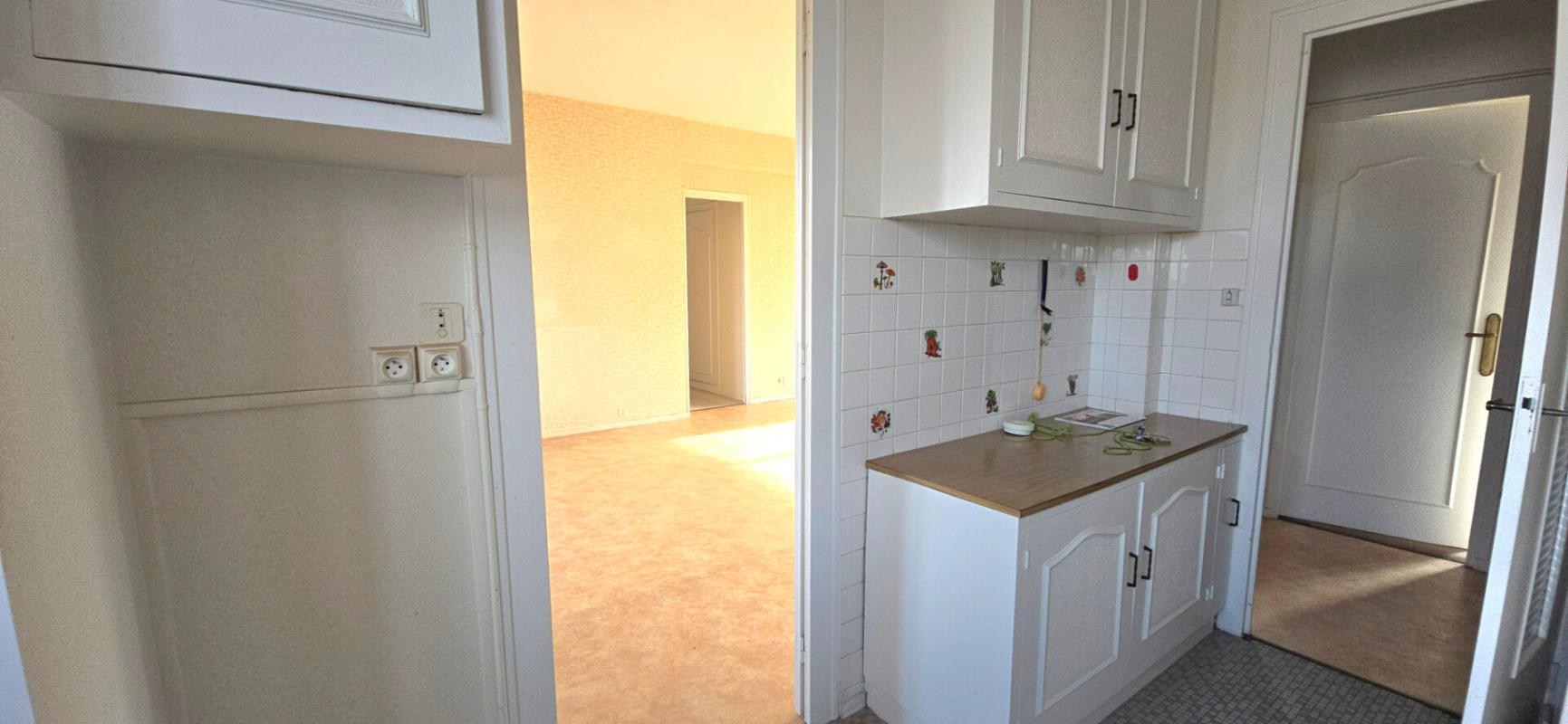 PERIGUEUX Appartement type 6, à rénover, situé au 4ème étage d'une copropriété avec cave et ascenseur 5