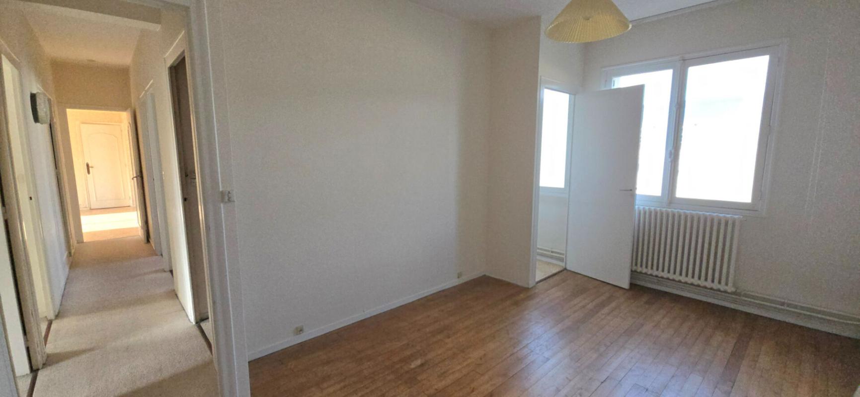 PERIGUEUX Appartement type 6, à rénover, situé au 4ème étage d'une copropriété avec cave et ascenseur 8