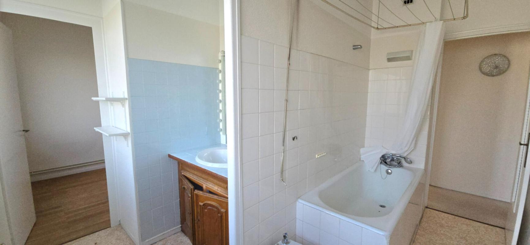 PERIGUEUX Appartement type 6, à rénover, situé au 4ème étage d'une copropriété avec cave et ascenseur 9