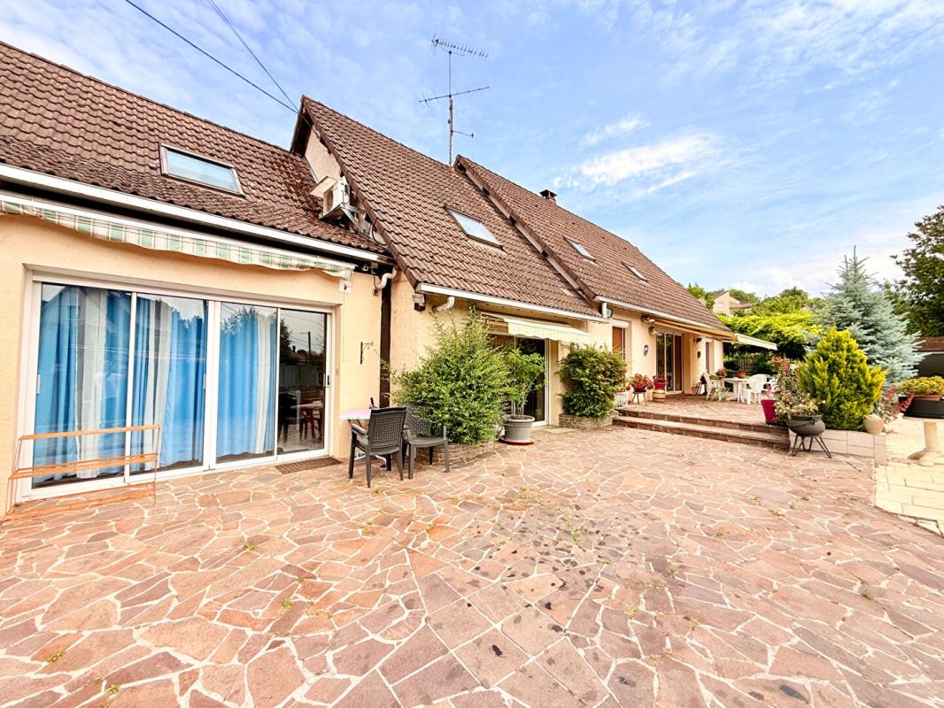 JOIGNY Maison de caractère 250 m² , 10 pièces sur Terrain 1000 m² à Joigny 14