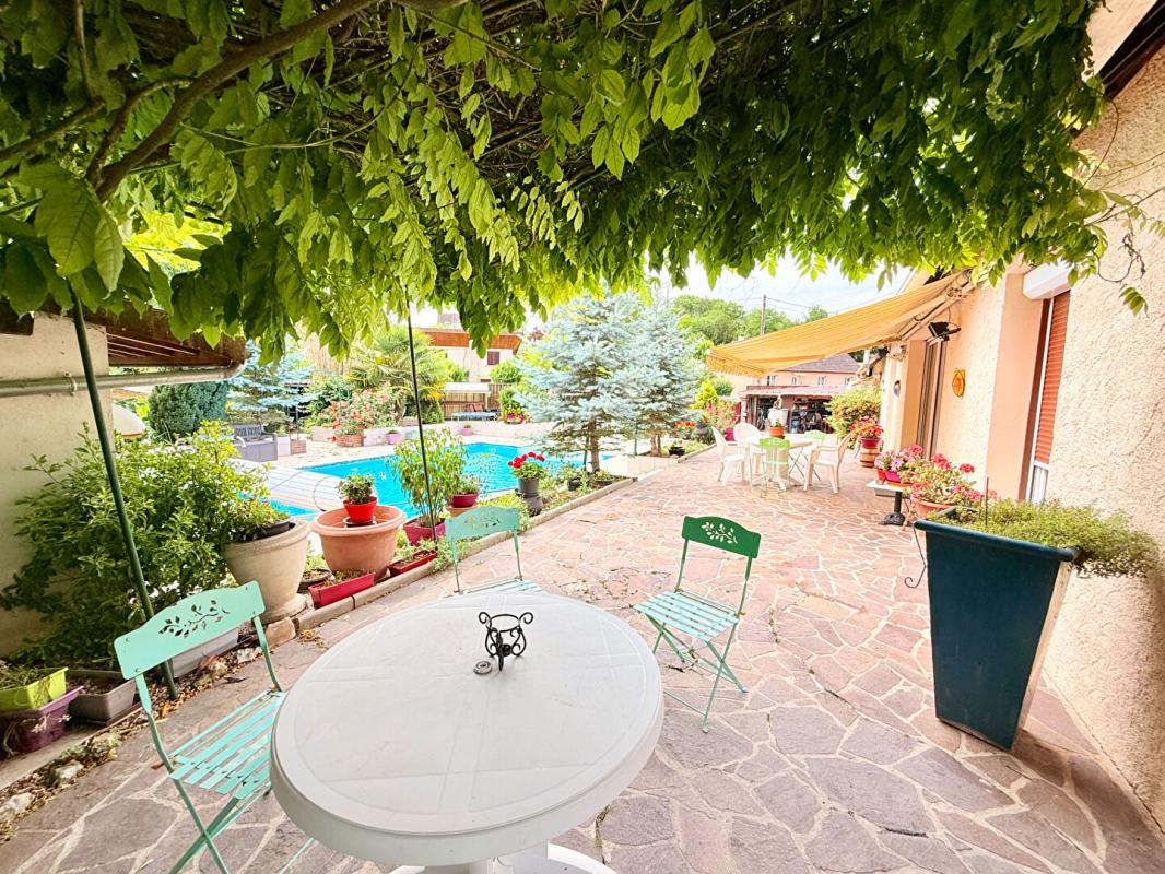 JOIGNY Maison de caractère 250 m² , 10 pièces sur Terrain 1000 m² à Joigny 15