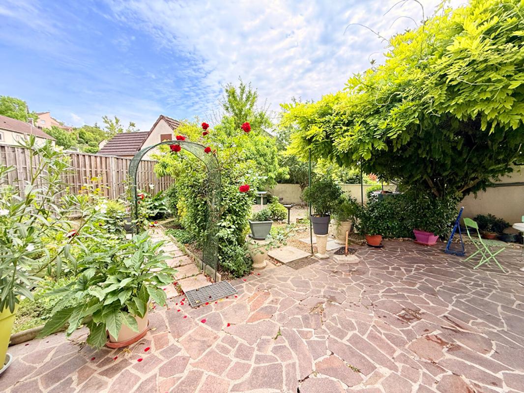 JOIGNY Maison de caractère 250 m² , 10 pièces sur Terrain 1000 m² à Joigny 16