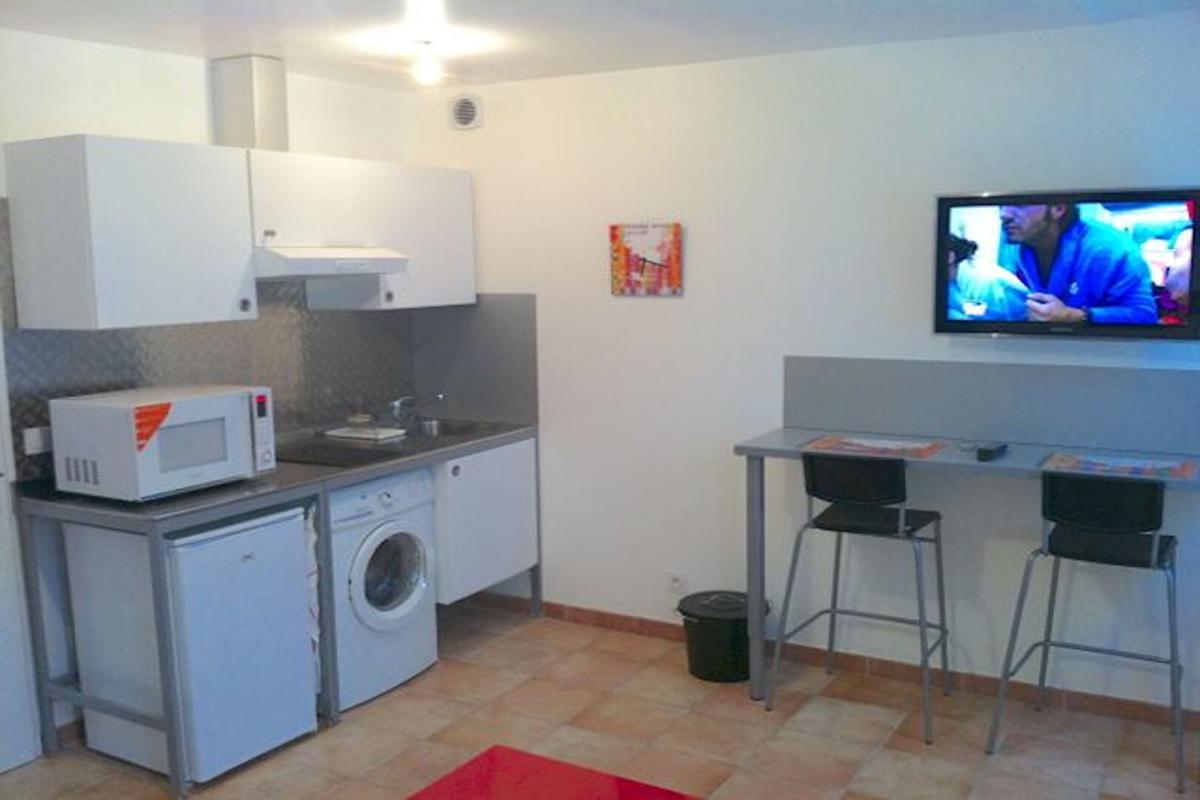 MARSEILLE-11E-ARRONDISSEMENT STUDIO DE 21.82 M2 À PROXIMITÉ DU LYCÉ DE LA FORBINE 12