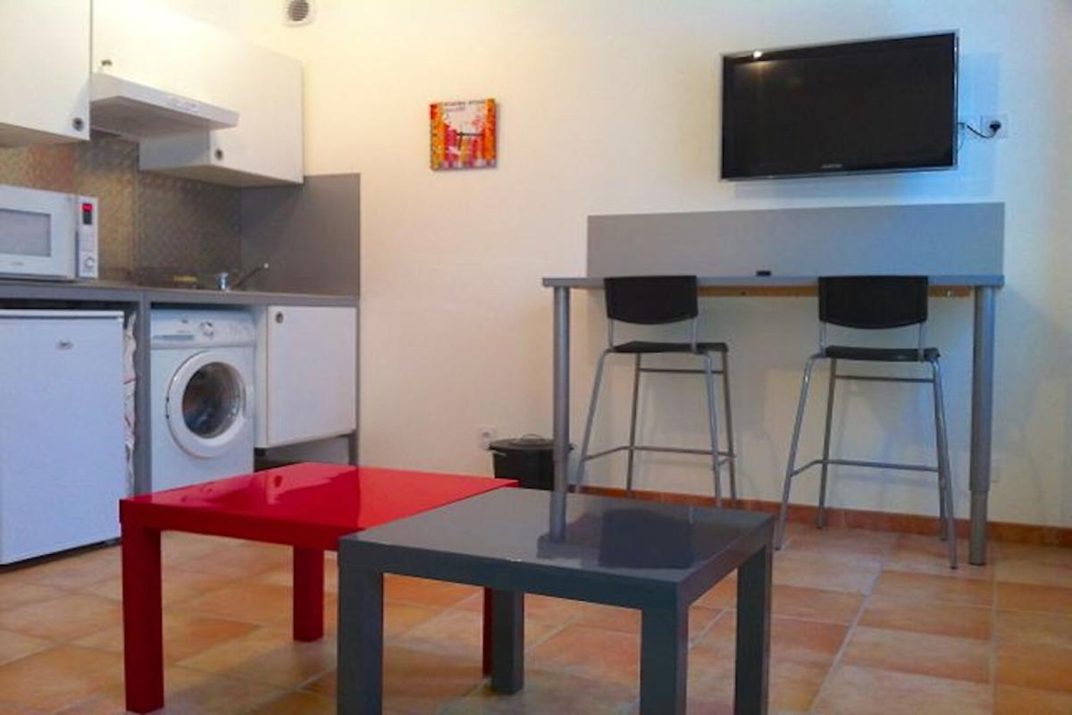 MARSEILLE-11E-ARRONDISSEMENT STUDIO DE 21.82 M2 À PROXIMITÉ DU LYCÉ DE LA FORBINE 7