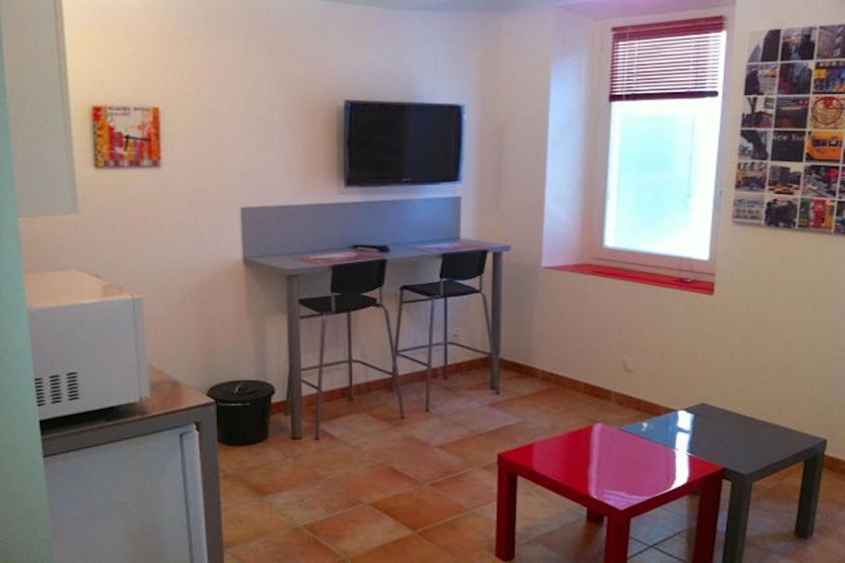 MARSEILLE-11E-ARRONDISSEMENT STUDIO DE 21.82 M2 À PROXIMITÉ DU LYCÉ DE LA FORBINE 9