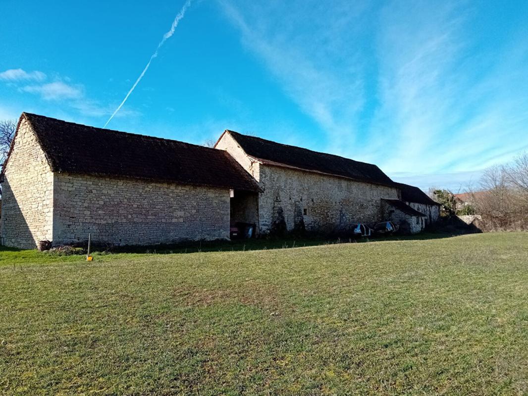 VAILHOURLES Grange 280M² permis de construire terrain 1800m² 1