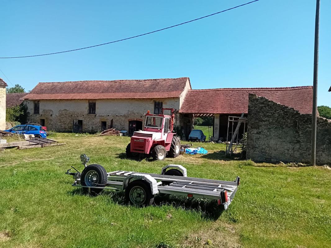 VAILHOURLES Grange 280M² permis de construire terrain 1800m² 2