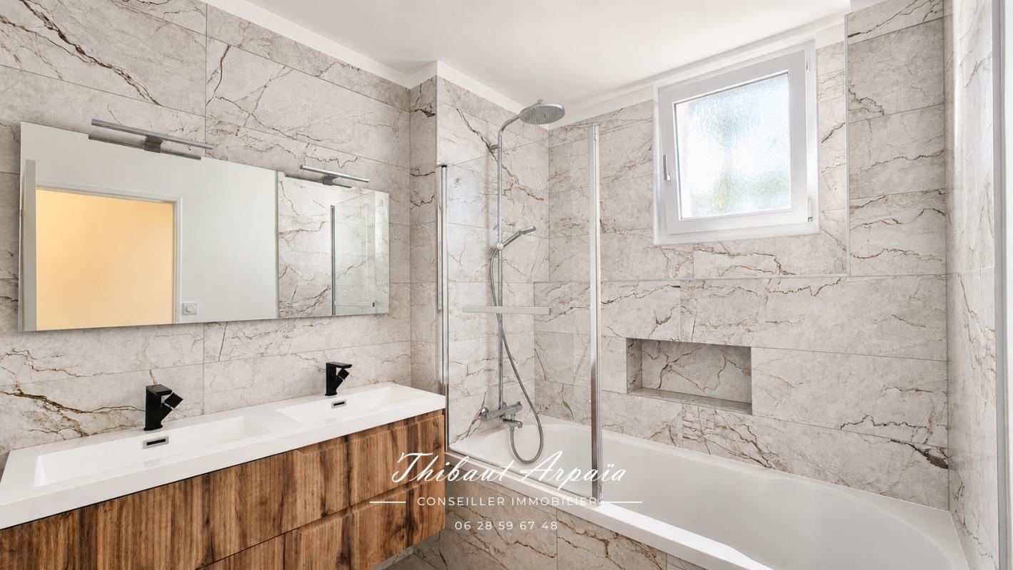 MANOSQUE Appartement Manosque 5 pièce(s) 124,31 m2 avec cave et parking 5