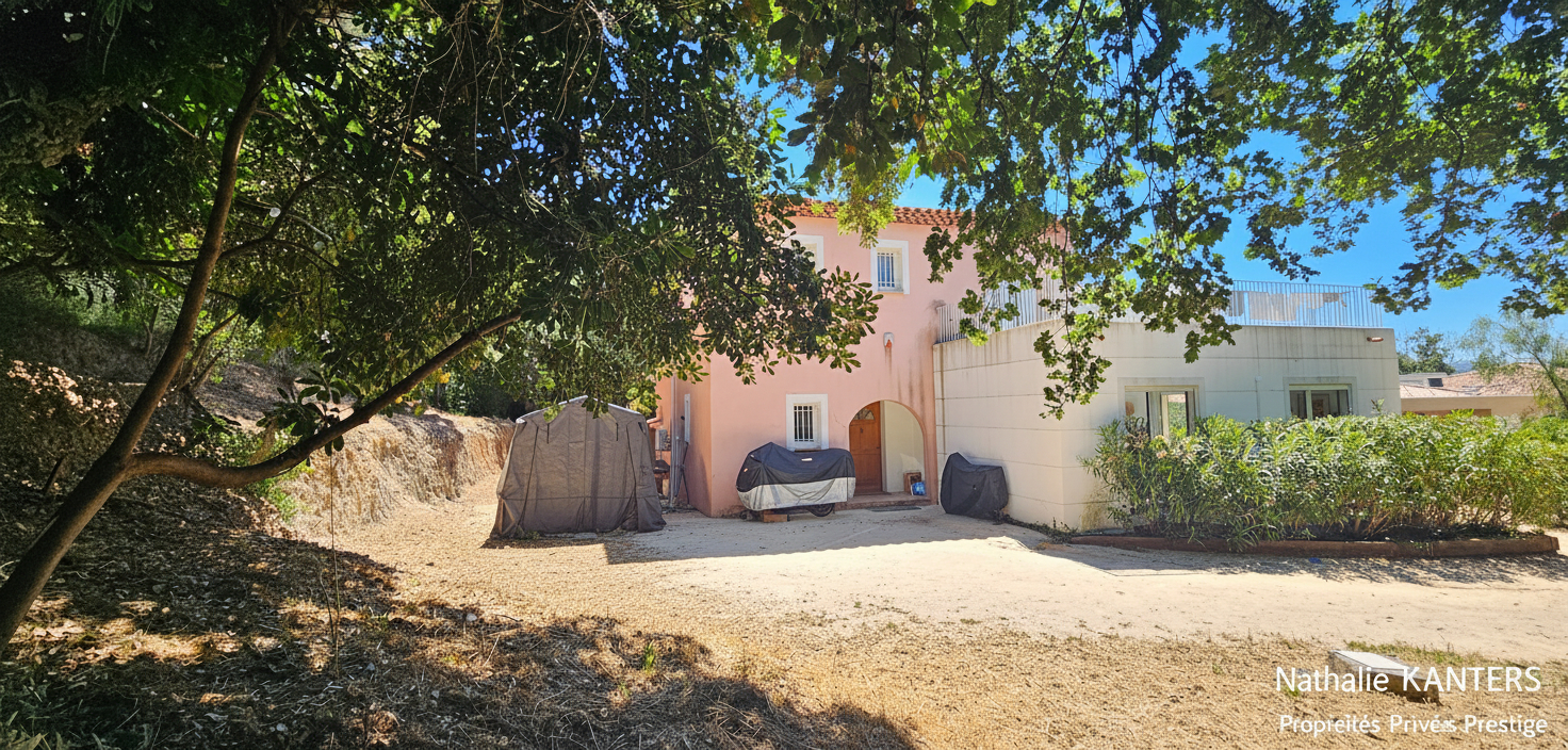 SIX-FOURS-LES-PLAGES Maison Six Fours Les Plages 7 pièce(s) 200 m2 2