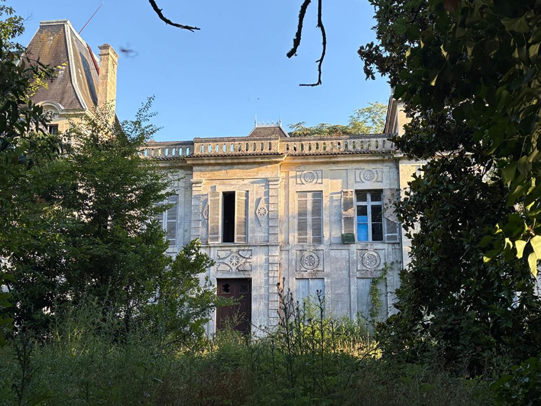 SAUVETERRE-DE-GUYENNE Château fin XIXe au coeur du vignoble girondin 2