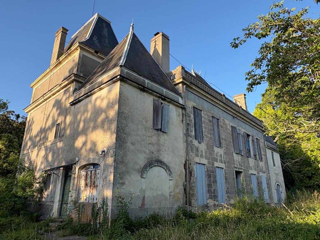 SAUVETERRE-DE-GUYENNE Château fin XIXe au coeur du vignoble girondin 5