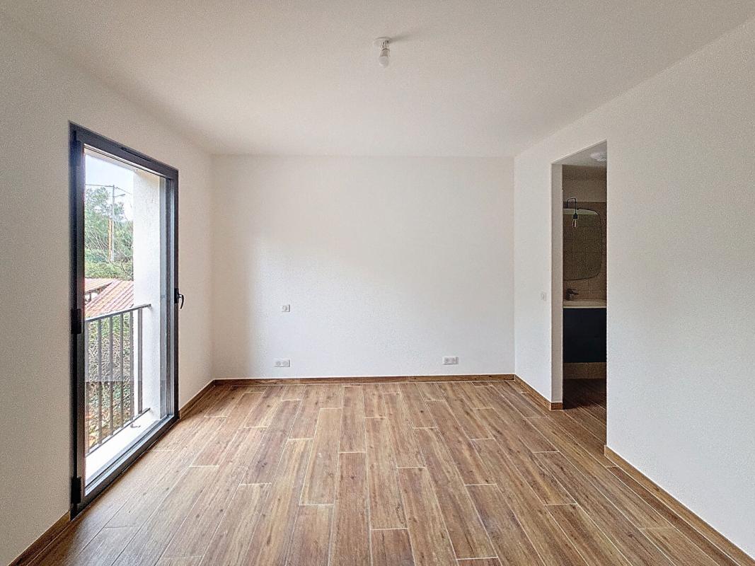 SAINT-CEZAIRE-SUR-SIAGNE Maison  NEUVE 4 pièces 117 m2 avec jardin et places de stationnement 12