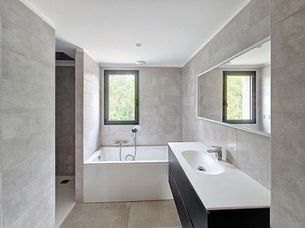 SAINT-CEZAIRE-SUR-SIAGNE Maison  NEUVE 4 pièces 117 m2 avec jardin et places de stationnement 13