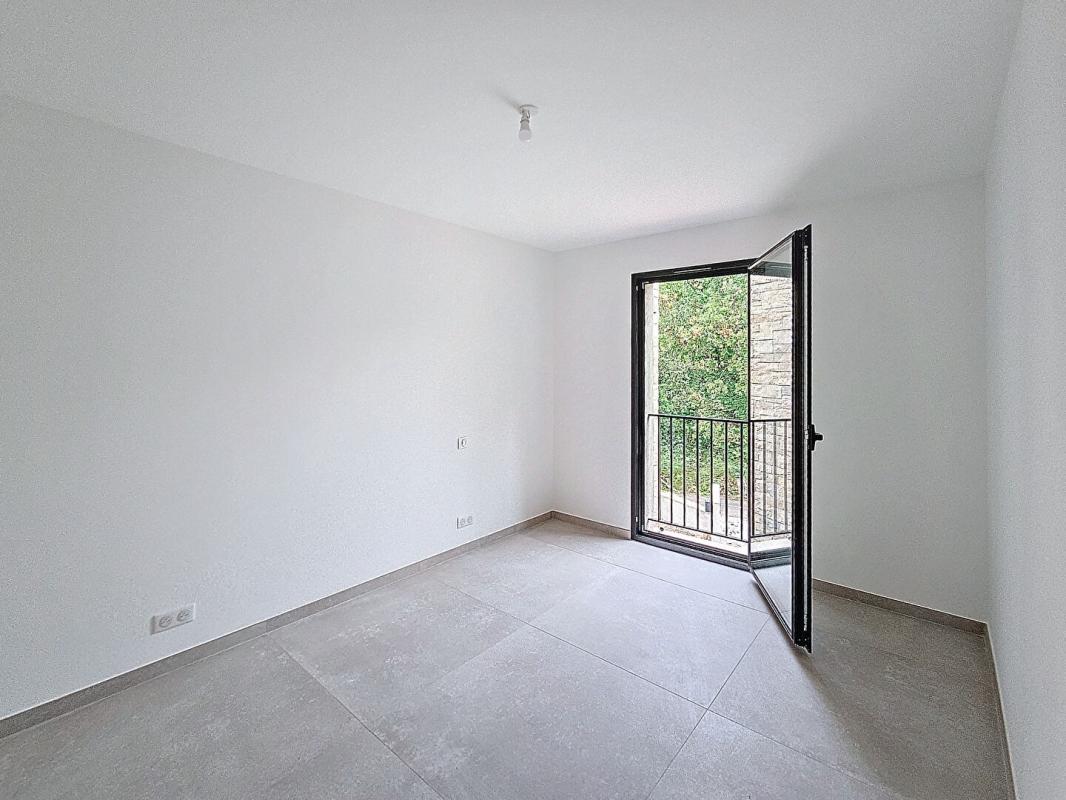 SAINT-CEZAIRE-SUR-SIAGNE Maison  NEUVE 4 pièces 117 m2 avec jardin et places de stationnement 8