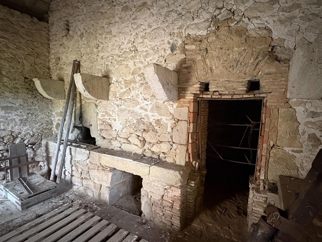 MASSUGAS Château confidentiel à Massugas, dominant les côteaux, entre Pellegrue et Sauveterre de Guyenne 16