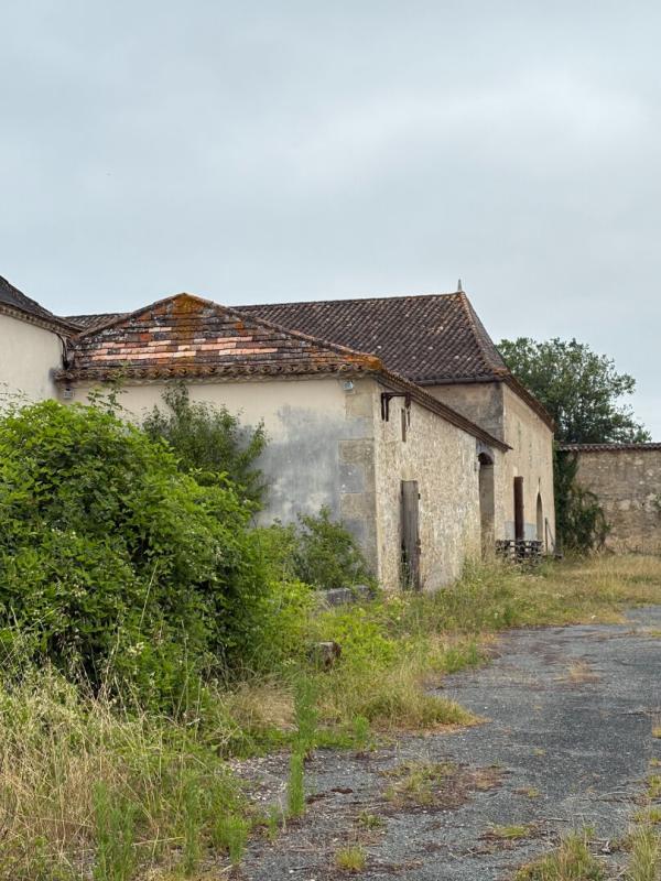MASSUGAS Château confidentiel à Massugas, dominant les côteaux, entre Pellegrue et Sauveterre de Guyenne 5