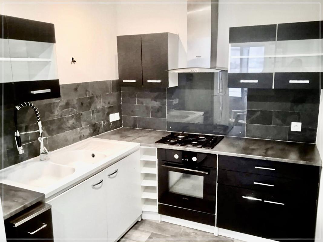LA SEYNE-SUR-MER MAR VIVO - 10 MINUTES A PIED DES PLAGES ET COMMERCES A PROXIMITE IMMEDIATE  - 4  pièces  80 m2 - CAVE - GARAGE 11