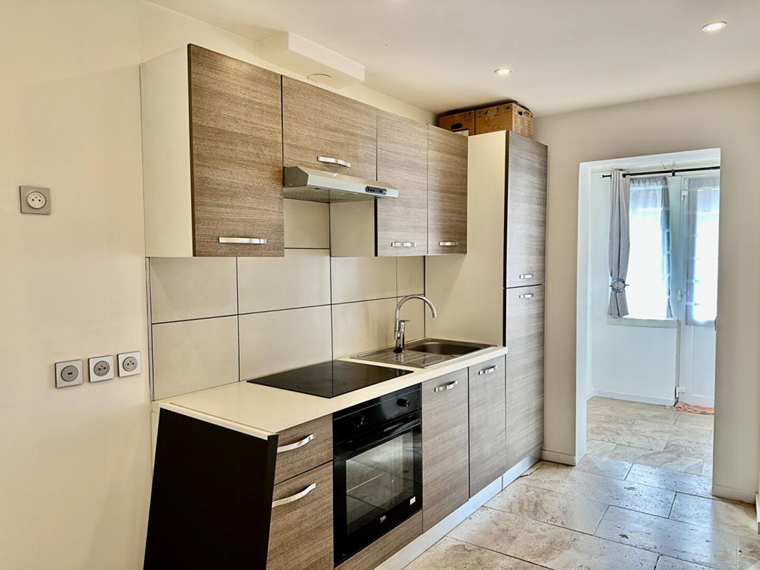 LA SEYNE-SUR-MER MAR VIVO - 10 MINUTES A PIED DES PLAGES ET COMMERCES A PROXIMITE IMMEDIATE  - 4  pièces  80 m2 - CAVE - GARAGE 4