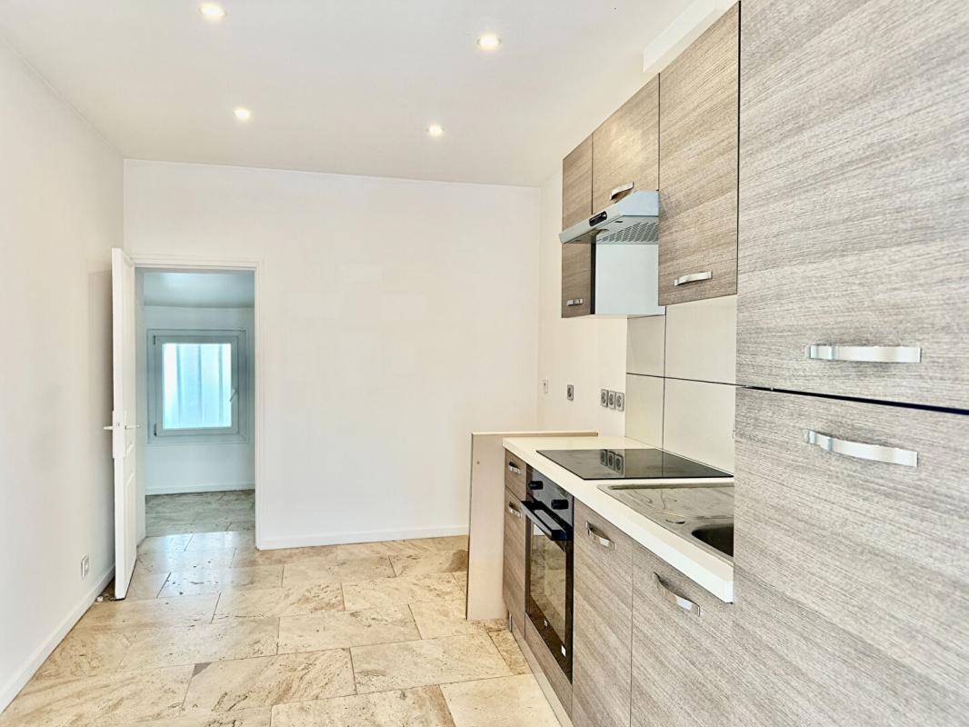 LA SEYNE-SUR-MER MAR VIVO - 10 MINUTES A PIED DES PLAGES ET COMMERCES A PROXIMITE IMMEDIATE  - 4  pièces  80 m2 - CAVE - GARAGE 5