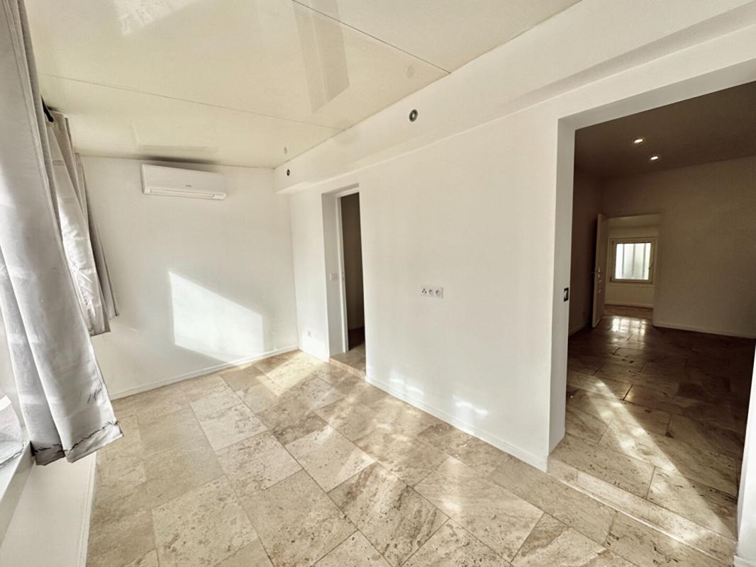 LA SEYNE-SUR-MER MAR VIVO - 10 MINUTES A PIED DES PLAGES ET COMMERCES A PROXIMITE IMMEDIATE  - 4  pièces  80 m2 - CAVE - GARAGE 6