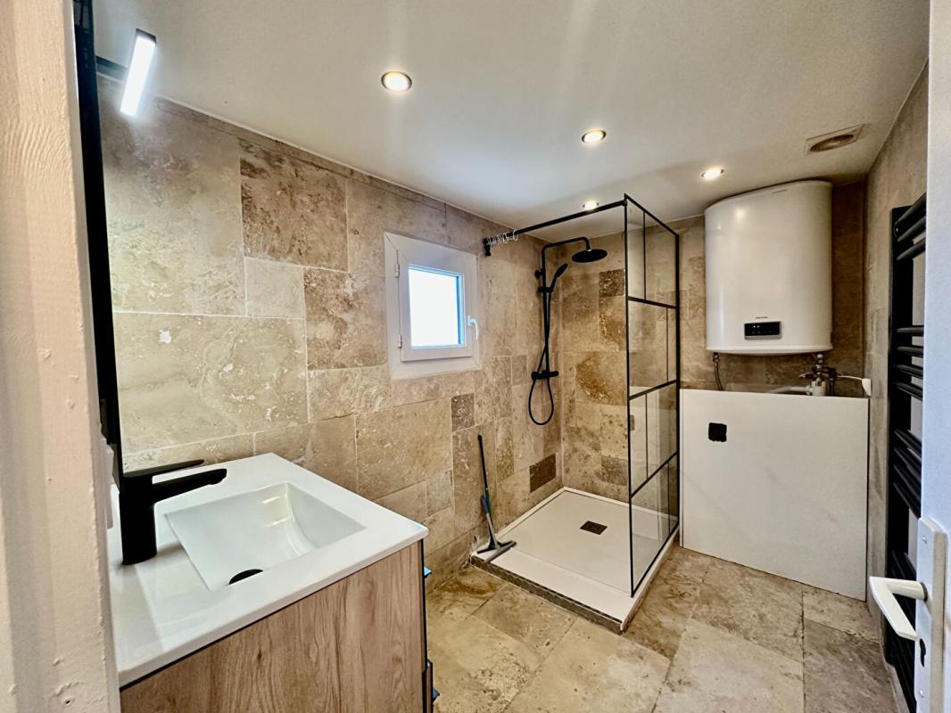 LA SEYNE-SUR-MER MAR VIVO - 10 MINUTES A PIED DES PLAGES ET COMMERCES A PROXIMITE IMMEDIATE  - 4  pièces  80 m2 - CAVE - GARAGE 9