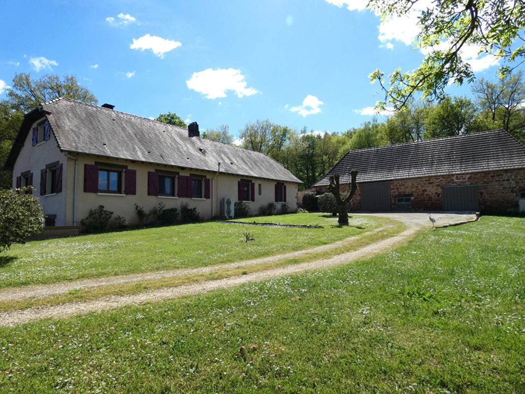 BOISSEUILH Maison 150 m2 habitables / 3 chambres / grange 154m² / terrain 9357m² 1