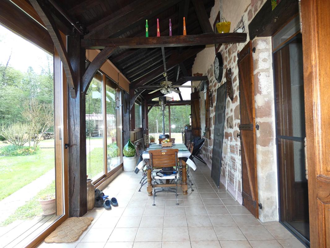BOISSEUILH Maison 150 m2 habitables / 3 chambres / grange 154m² / terrain 9357m² 10