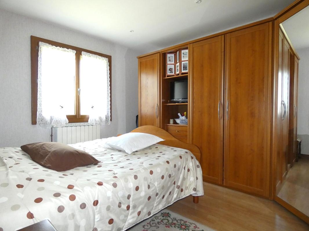 BOISSEUILH Maison 150 m2 habitables / 3 chambres / grange 154m² / terrain 9357m² 18