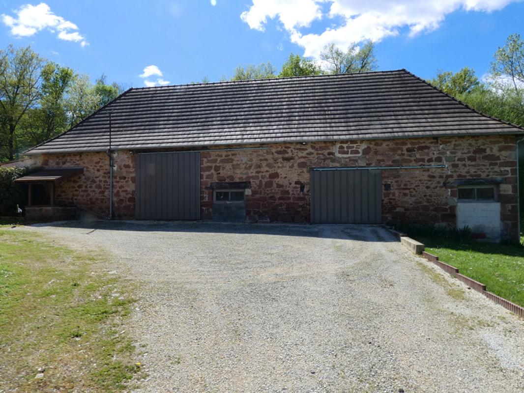 BOISSEUILH Maison 150 m2 habitables / 3 chambres / grange 154m² / terrain 9357m² 4