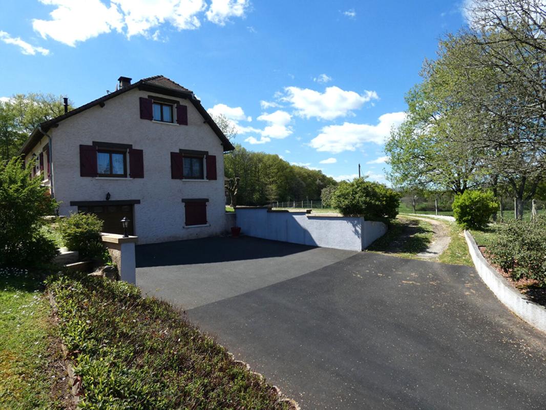 BOISSEUILH Maison 150 m2 habitables / 3 chambres / grange 154m² / terrain 9357m² 5