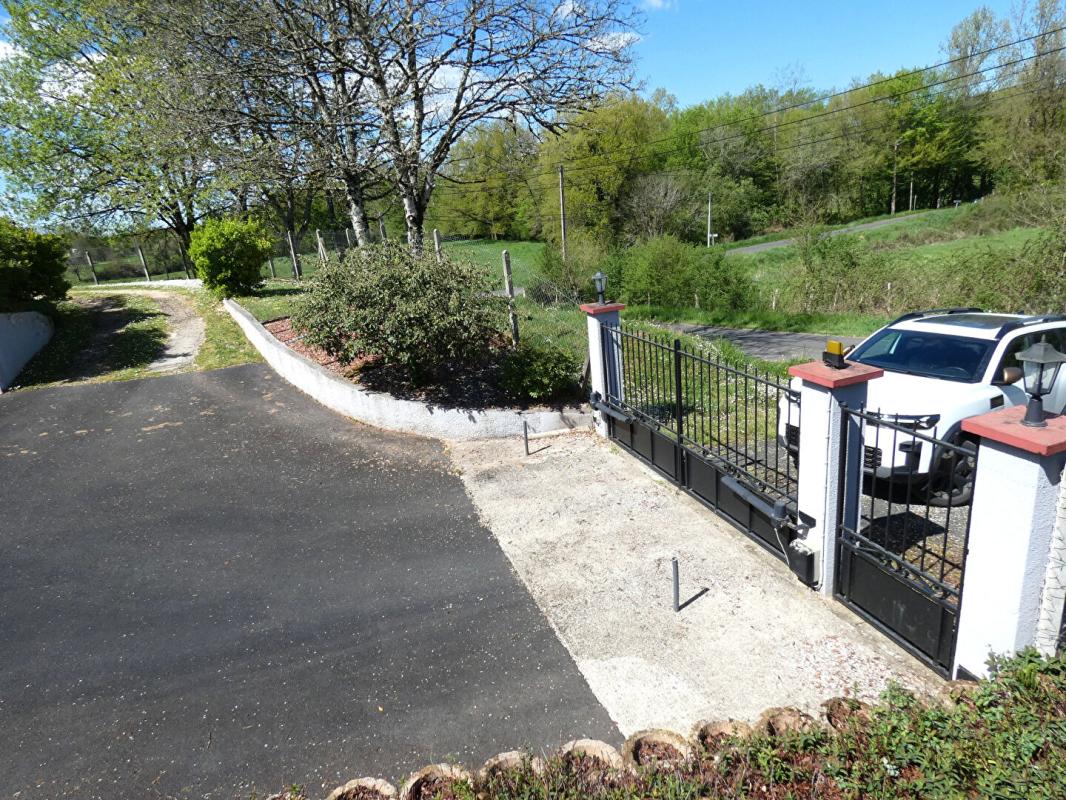 BOISSEUILH Maison 150 m2 habitables / 3 chambres / grange 154m² / terrain 9357m² 6