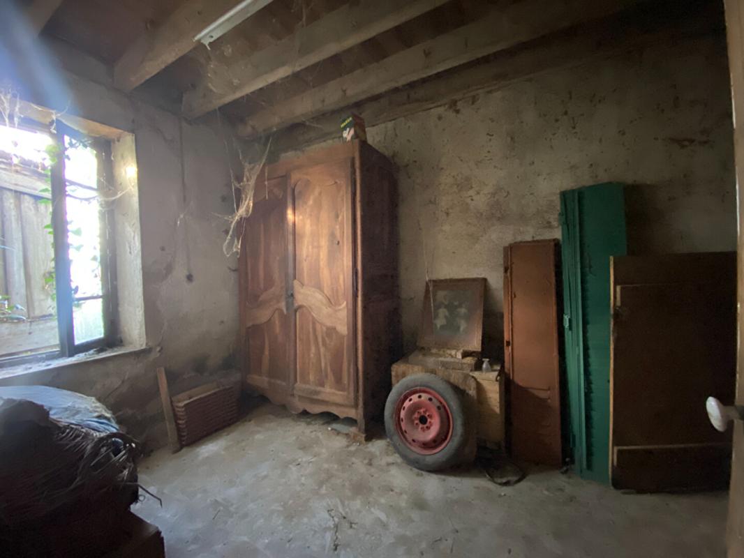 ENNEZAT Maison à RENOVER avec jardin 2