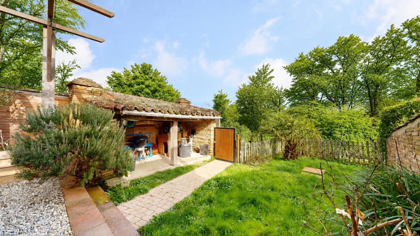 MONTGISCARD Maison de village rénovée au coeur du village 3