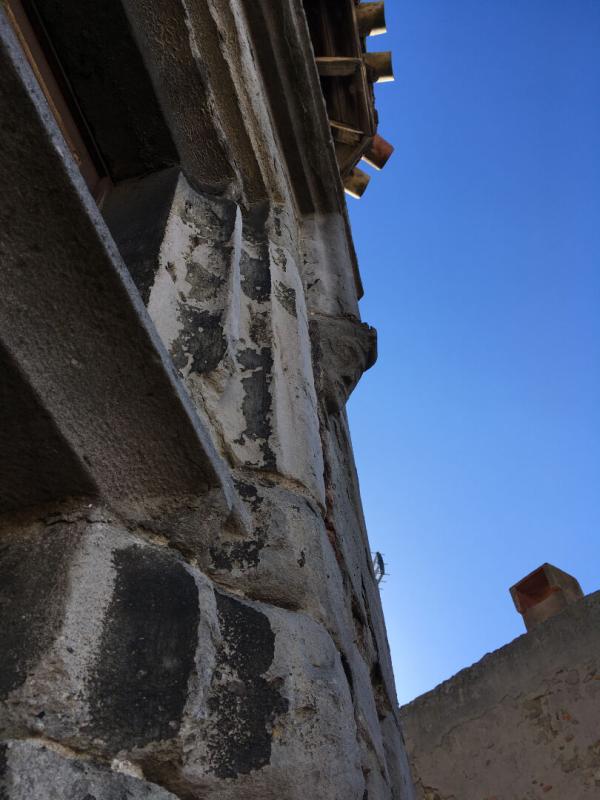 CARCASSONNE EXCLUSIVITE ! Investissez dans l'histoire ! Un hôtel particulier avec tour classée du XVe siècle, 7 appartements, un local commercial loué et une cour intérieure pleine de charme. Un bien unique à Carcassonne 10